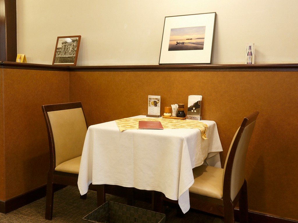 気取らずに二人の時間を満喫できる町の洋食屋