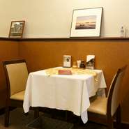 『タンシチュー』や『オムライス』など、親しみのあるクラシカルなメニューが、美味しい時間を彩ります。普段使いはもちろん、二人の記念日や誕生日などにもふさわしいレストラン。