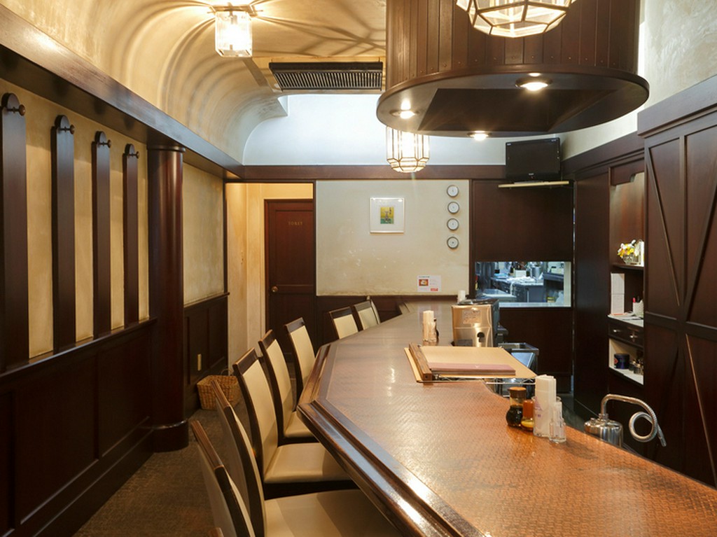 上質な時間をゆったりと過ごせるくつろぎのカウンター