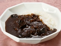 「しまね和牛」のバラ肉をしっかりと煮込んだ欧風『カレーライス』