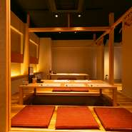 本館、別館ともに和を基調とした高級感漂う雰囲気。落ち着いた空間は気持ちを和ませてくれるだけでなく、料理の味も引き立ててくれます。				