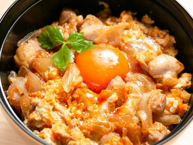 濃厚な卵の旨みが息づく『親子丼』