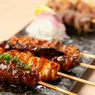 当店を運営しているのは食肉加工会社で、自社オリジナルブランド鶏「讃岐姫っ子どり」を扱っています。処理場から店舗に直送しているため圧倒的な鮮度を誇り、適度な弾力と強い旨みを感じていただけます。