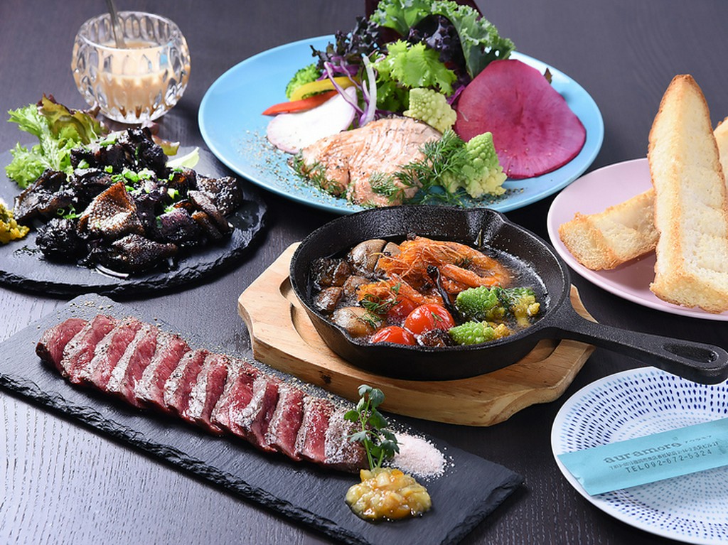 宮崎ハーブ牛のグリルなど、産地にもこだわった厳選食材に舌鼓