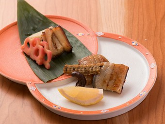 店主の感性と経験から生まれたオリジナル料理『うなぎ二種焼（西京漬け・塩麹焼）』