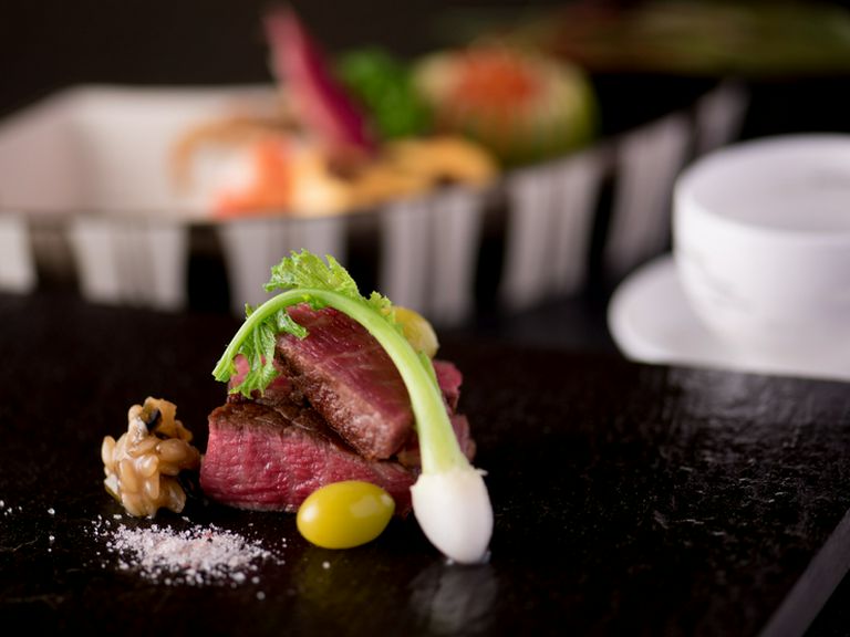 大分県日出町の地物食材をメインに、上質な九州の味覚に出合う