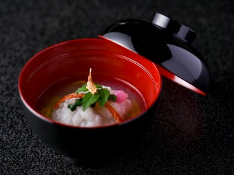 日出町で捕れた上品な味覚に出合う『椀物　鱧の蕪仕立て』