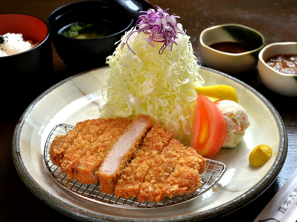 【麓山高原豚使用】ロースカツ定食