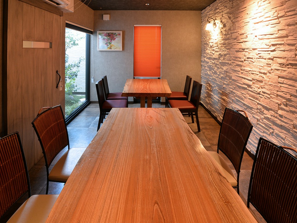 個室完備　周囲を気にせずゆったりと特別な時間を過ごせるお店