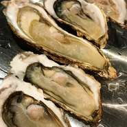 南三陸産の牡蠣入荷しております
濃厚でクリーミーな味わいは今だけ！
お酒との相性も◎です♪


