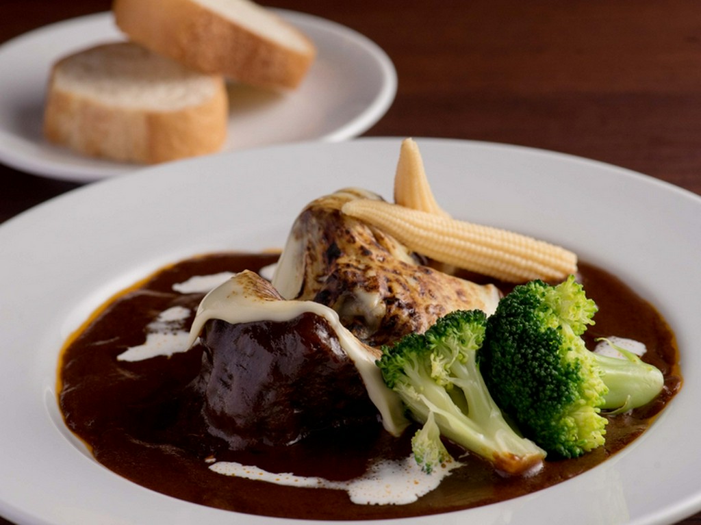 手間暇かけて調理された、珠玉の一皿を堪能