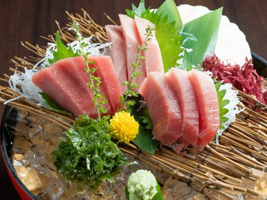 まず最初に注文したい『特撰まぐろ三種盛り』