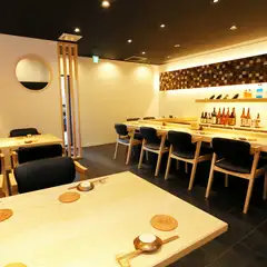 洗練とくつろぎが程よく調和した、温かみのある和モダンな空間