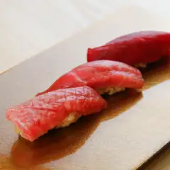 とろけるような大トロから濃厚な赤身まで、それぞれに味や食感が楽しめる『鮪』