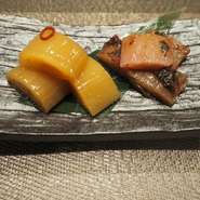 自家製ピクルス・深谷ねぎの漬け物・ごま塩胡瓜茗荷和え・茶豆・ミックスナッツ・黒豆チーズ