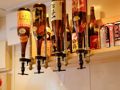 鶏肉にピッタリのワインの他、様々なお酒も楽しめる