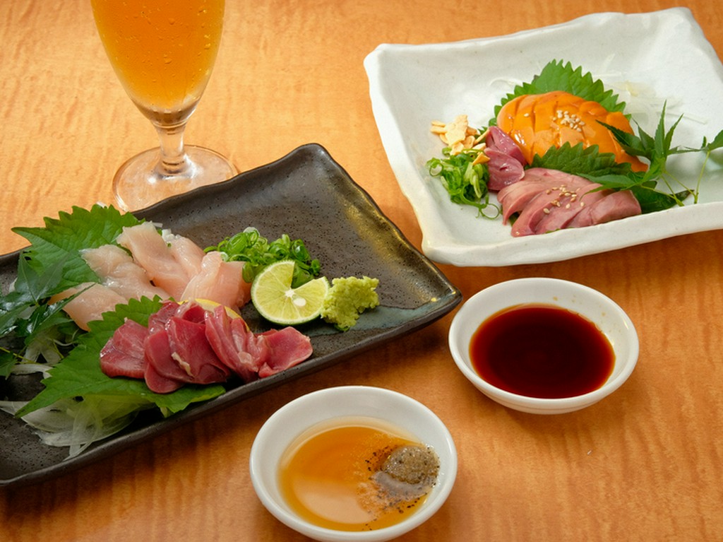 なかなか食べられない珍しい部位を生のまま贅沢に味わう『希少部位！黄金の肝』