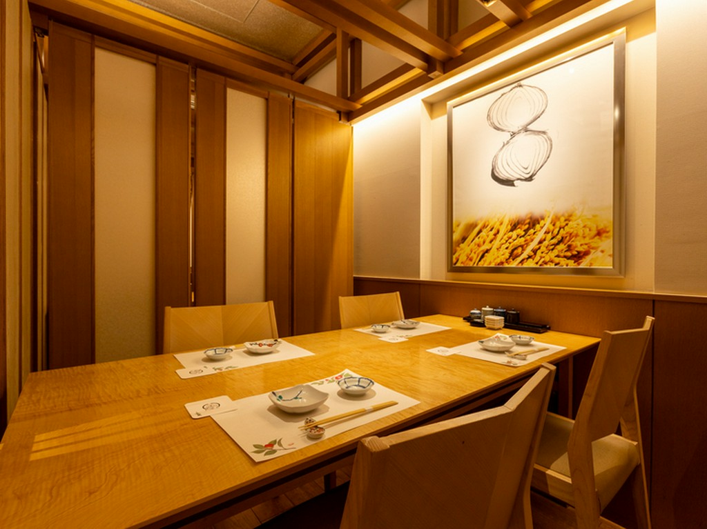 博多の素敵な夜を演出。接待・会食にも心強い味方