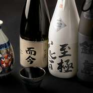 日本酒も旬のオススメを40種前後用意。九州をはじめ、全国の地酒を用意。ラインナップには普段なかなかお目にかかれない希少な銘柄も取り揃えているため、来店時にはぜひチェックを。