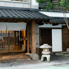 団体予約にも対応可。博多駅前というアクセスも魅力