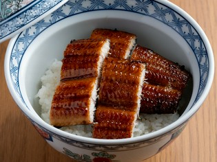 希少かつ良質なうなぎを丁寧に焼き上げる