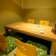 掘りごたつ式の個室では2名様～のご予約を承っております！少人数の集まりにもぜひご利用ください