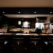 ビール、焼酎から日本酒、ワイン、シャンパンまで、ゲストが自分好みの一杯を見つけられるラインナップが魅力。『アサヒプレミアム生ビール 熟撰』も味わえる、ビール好きにもたまらない品揃えです。