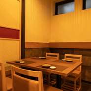 個室がつくられており、接待や会食などで人をもてなしたいときにおすすめ。青森県産食材がメインの料理は出張客や観光客からも評判が高く、ホスト側も「安心して利用できる」とか。