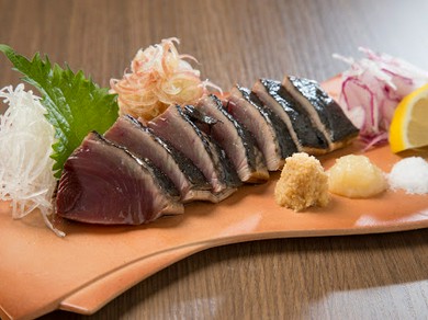 本格!わらで炙った かつおのわら焼き