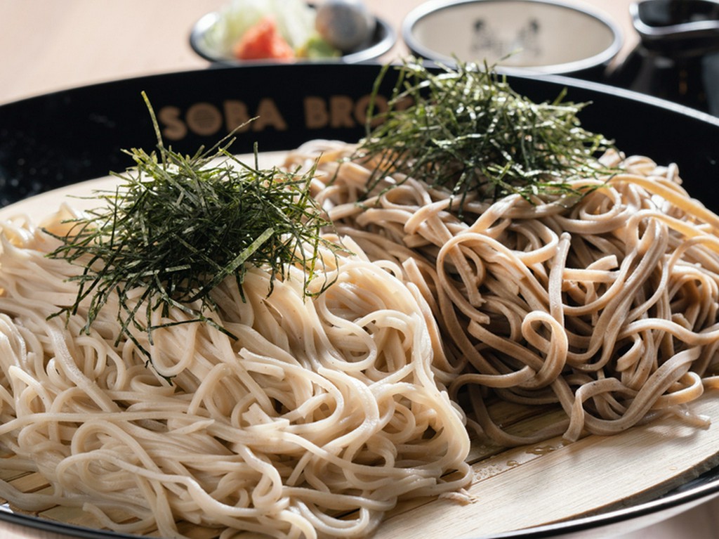 2種の蕎麦の違いを舌と喉で楽しめる『二色蕎麦』