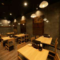 和洋のコラボが新鮮なスタイリッシュな店内