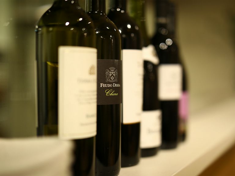 ワインを傾けて過ごす、優雅なひととき