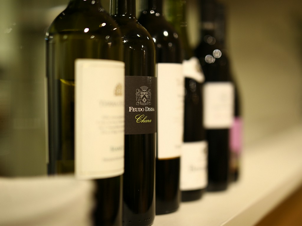 ワインを傾けて過ごす、優雅なひととき