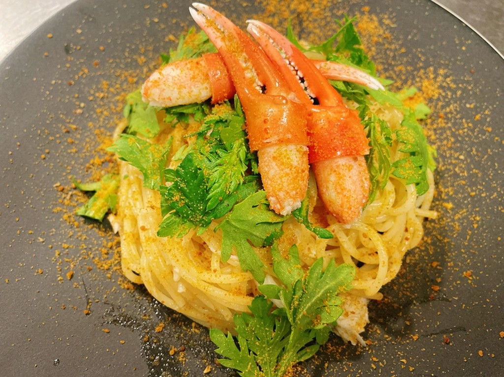 ズワイガニと季節野菜のからすみスパゲッティ