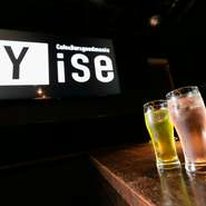 貸し切り以外にもライブ・ショーのイベントも開催中。ミュージシャンたちの白熱のパフォーマンスを見ながらのデートというのもオツなものです。