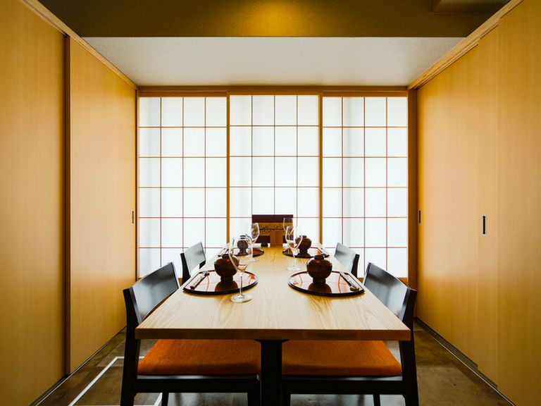 肉割烹料理と美酒が、ビジネスの成功を後押ししてくれそう