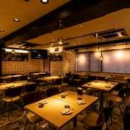 飲み放題付きコースメニューは豊富なラインナップ。新年会・忘年会・歓送迎会など、各種宴会を華やかに盛り上げます。アットホームな雰囲気で北海道産の新鮮魚介や地酒を堪能できる宴会は、45名までの貸切可能です。