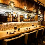 仕事帰りにちょっと一杯、などのひとり時間はカウンターがおすすめです。隣の方と語るのもよし、ひとりでゆっくり過ごすのもよし。お1人さまの特等席で美味しい料理と旨い日本酒をご賞味あれ。