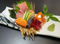仕入れにより内容はおまかせでご用意します。