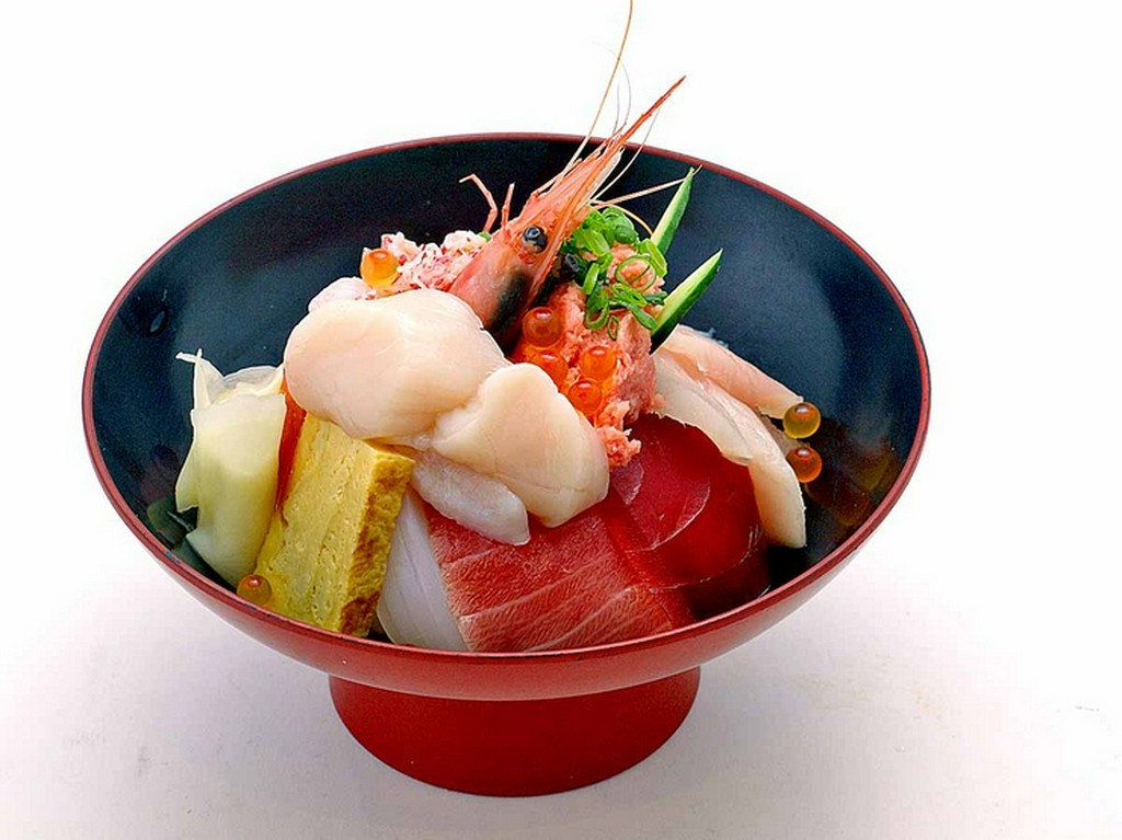 新鮮な北海道産の魚介を贅沢に盛り付けた『海鮮丼スペシャル（ランチメニュー）』