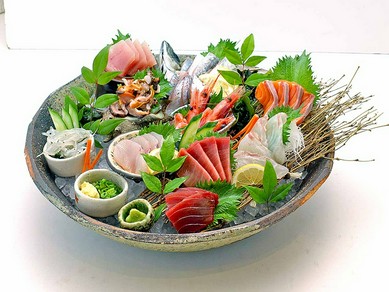 新鮮な北海道産の魚介を贅沢に盛り付けた『海鮮丼スペシャル（ランチメニュー）』