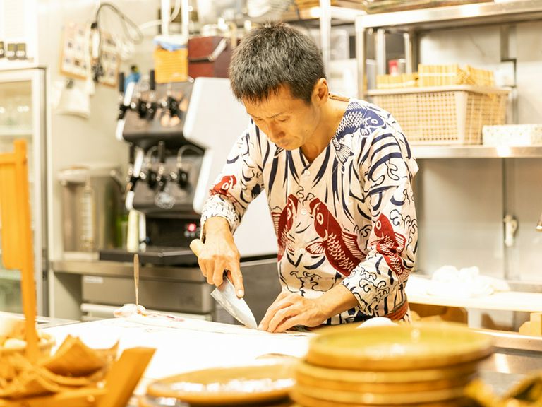 毎日市場から旬の新鮮魚介を仕入れご提供。親切丁寧にご対応