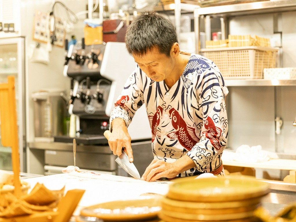 毎日市場から旬の新鮮魚介を仕入れご提供。親切丁寧にご対応