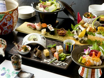 全国の旬の食材を贅沢に盛り込んだ『コース料理』