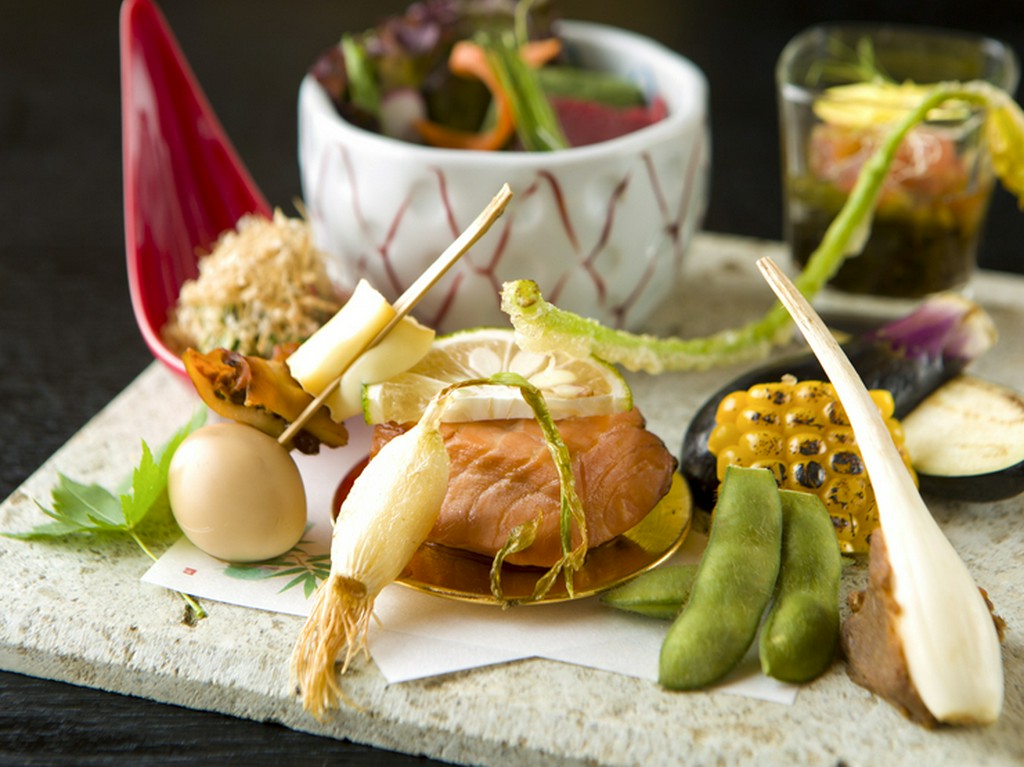 店主心づくしの創作料理とお酒を心ゆくまで