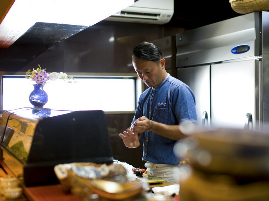 100％料理を堪能し喜んでいただくためには、よい接客が不可欠