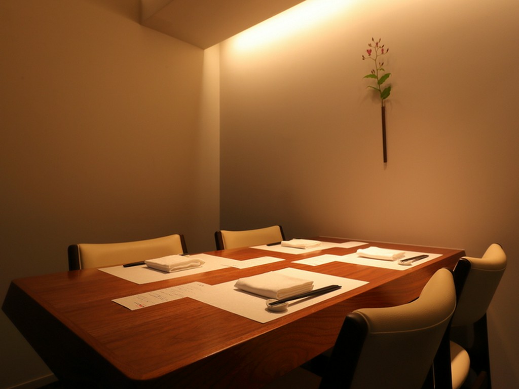 味は勿論、見た目にも美しい本格的日本料理で、特別なひととき