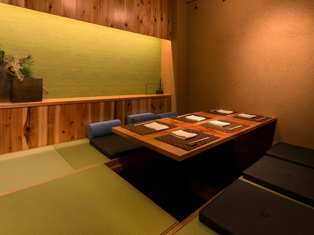 もてなしに相応しい、洗練された個室と季節のフルコース