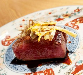 旬な食材満載！先付・温菜・旬菜・炭火焼物・煮物・メインの肉料理・土鍋御飯まで楽しめる全10品のコース