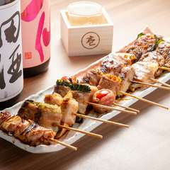 豚のバラ肉を巻いて焼き上げた名物料理『肉巻き串』各種